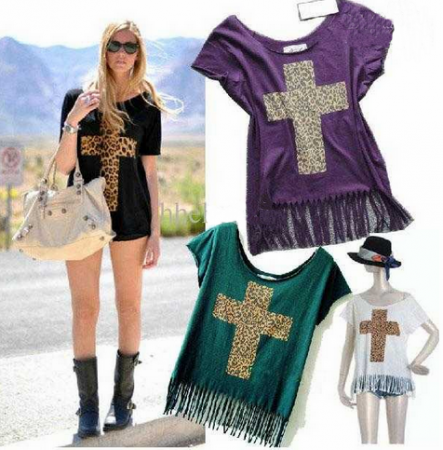 Polera con cruz dorada variedad de colores TALLA: M $19.990.-